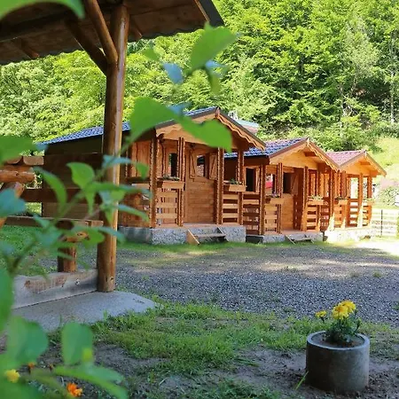Camping Cabanute Izbandis Suncuius
